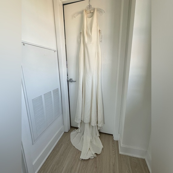 Modest sheath wedding dress with keyhole back - Picture 5 of 13